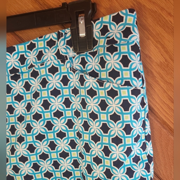 New York & Company Size 8 Cropped Blue and Black Geometric Print Pants - Picture 4 of 10